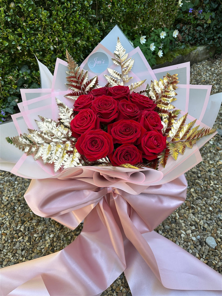 A dozen Red Roses